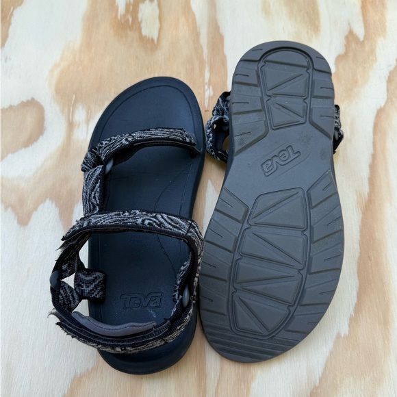 Teva Black and Gray Strappy Sandals Size 5 - Picture 6 of 9